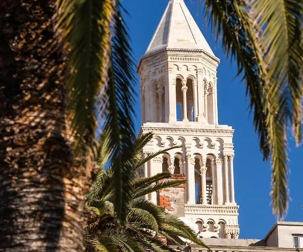 Floor Luxury شقة سبليت